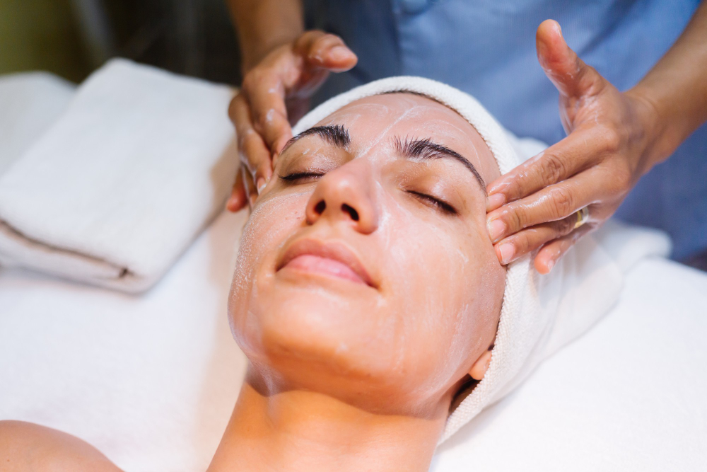 Need a Comprehensive Guide About Chemical Peel for Acne Scars? Here You Go!