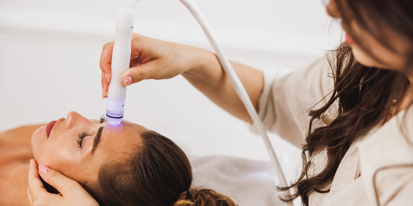 Exploring the Pros and Cons of HydraFacial Treatment: A Comprehensive Guide