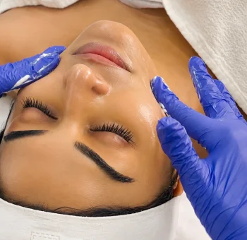 Lumiage Facial